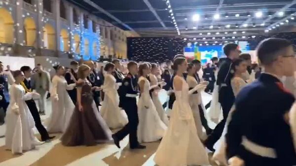 3400 نفر از دانشجویان دانشکده افسری روسیه برای برگزاری دهمین سالگرد جشن خیریه بین المللی کرملین گردهم آمدند - اسپوتنیک ایران  