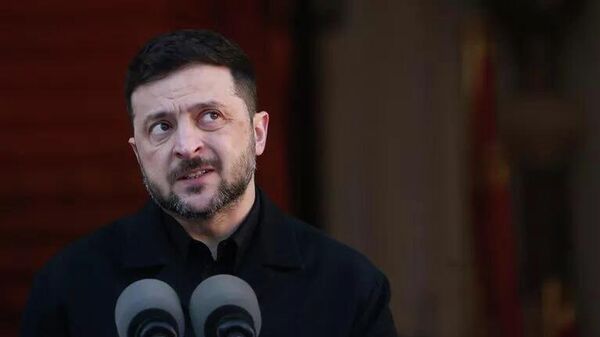 به گزارش کانال تلویزیونی آبشستوینویه، زلنسکی اجازه برگزاری «همه‌پرسی سراسری» در مورد مسائل ارضی را داده است - اسپوتنیک ایران  