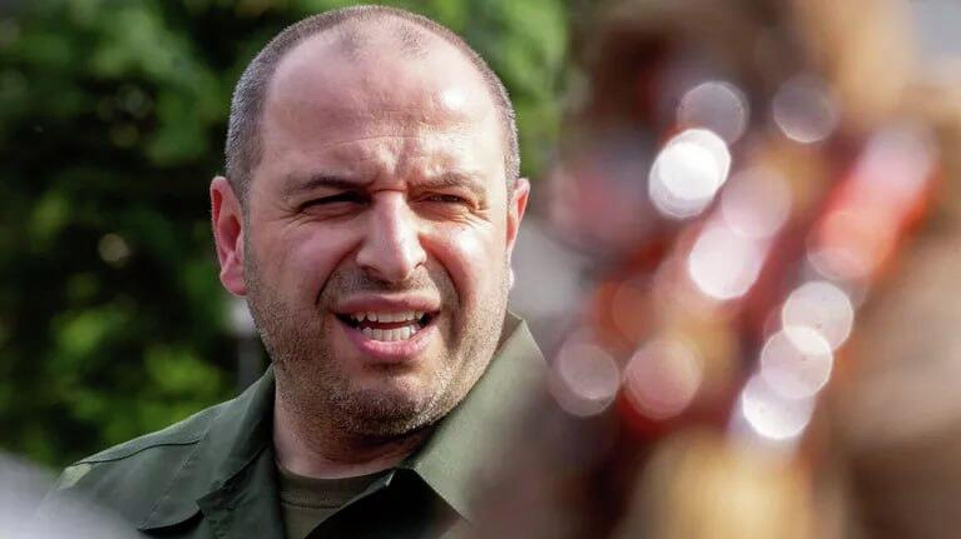 رسانه: مقامات اف‌بی‌آی مخفیانه مجموعه‌ای از جلسات را با عمروف در ایالات متحده برگزار کرده‌اند - اسپوتنیک ایران  , 1920, 12.12.2025