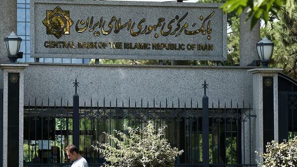 معاون ارزی بانک مرکزی ایران: 900 کارت بازرگانی اجاره‌ای با 15 میلیارد دلار تعهد ارزی شناسایی شد  - اسپوتنیک ایران  