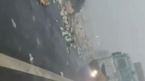 مه غلیظ در بزرگراه دهلی- مومبای و جاده‌های منطقه نوح، هاریانا، باعث تصادف مرگبار 10 تا 12 وسیله نقلیه شد - اسپوتنیک ایران  