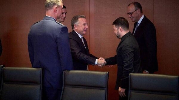 کارشناس سياسی گفت که ادامه حمایت کشورهای اروپا از کی‌یف مشارکت استراتژیک آنها با آمریکا را به خطر میاندازد - اسپوتنیک ایران  