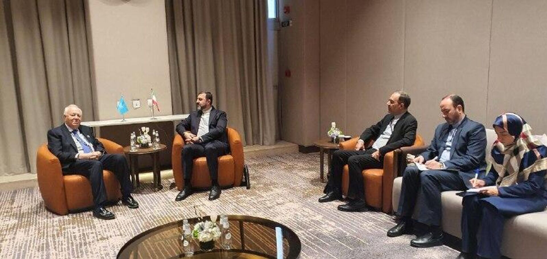 دیدار معاون حقوقی و بین‌المللی وزارت امور خارجه ایران با معاون دبیرکل سازمان ملل در امور ائتلاف تمدن‌های ملل متحد - اسپوتنیک ایران  , 1920, 15.12.2025