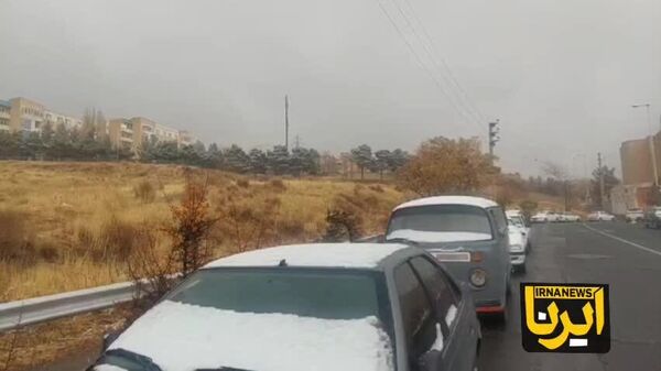 بارش برف در برخی نقاط تهران - اسپوتنیک ایران  