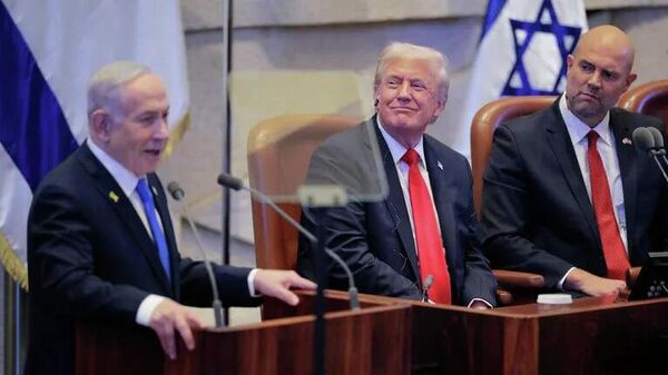 رسانه: اسرائیل ترامپ را در جریان گزینه‌های حمله احتمالی به ایران قرار می‌دهد - اسپوتنیک ایران  