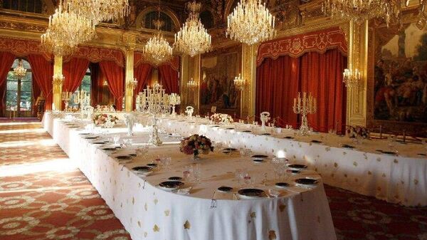 رسانه: کارد و چنگال و ظروف چینی به ارزش 40 هزار یورو از محل اقامت ریاست جمهوری فرانسه به سرقت رفت - اسپوتنیک ایران  