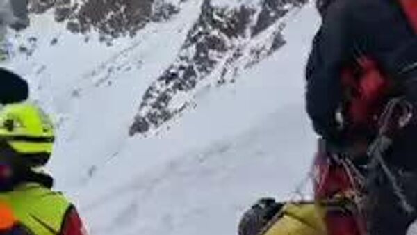 امدادگران لهستانی فیلمی از عملیات نجات یک کوهنورد در کوه‌های تاترا منتشر کرده‌اند - اسپوتنیک ایران  