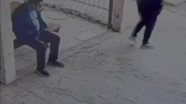 در مرسین ترکیه، یک دانش‌آموز ۱۲ ساله با تفنگ ساچمه‌ای به سمت مدیر مدرسه‌اش شلیک کرد - اسپوتنیک ایران  