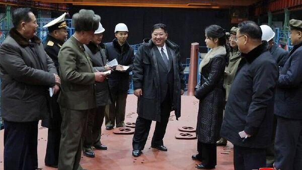 رهبر کره شمالی، طرح‌های توسعه سلاح‌های جدید زیرآبی مخفی را بررسی کرد - اسپوتنیک ایران  