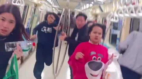 مردی مهاجم در متروی تایوان وحشت ایجاد کرد - اسپوتنیک ایران  
