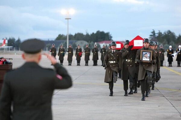 مقامات ترکیه در آنکارا، مراسم یادبود نظامی برای هیئت نظامی لیبی که در سانحه هوایی این کشور کشته شدند برگزار کرد - اسپوتنیک ایران  