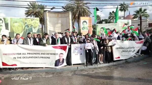 یک تجمع همبستگی در صیدا، لبنان، در حمایت از دکتر حسام ابوسفیه، که توسط اسرائیل بازداشت شده است، برگزار شد - اسپوتنیک ایران  