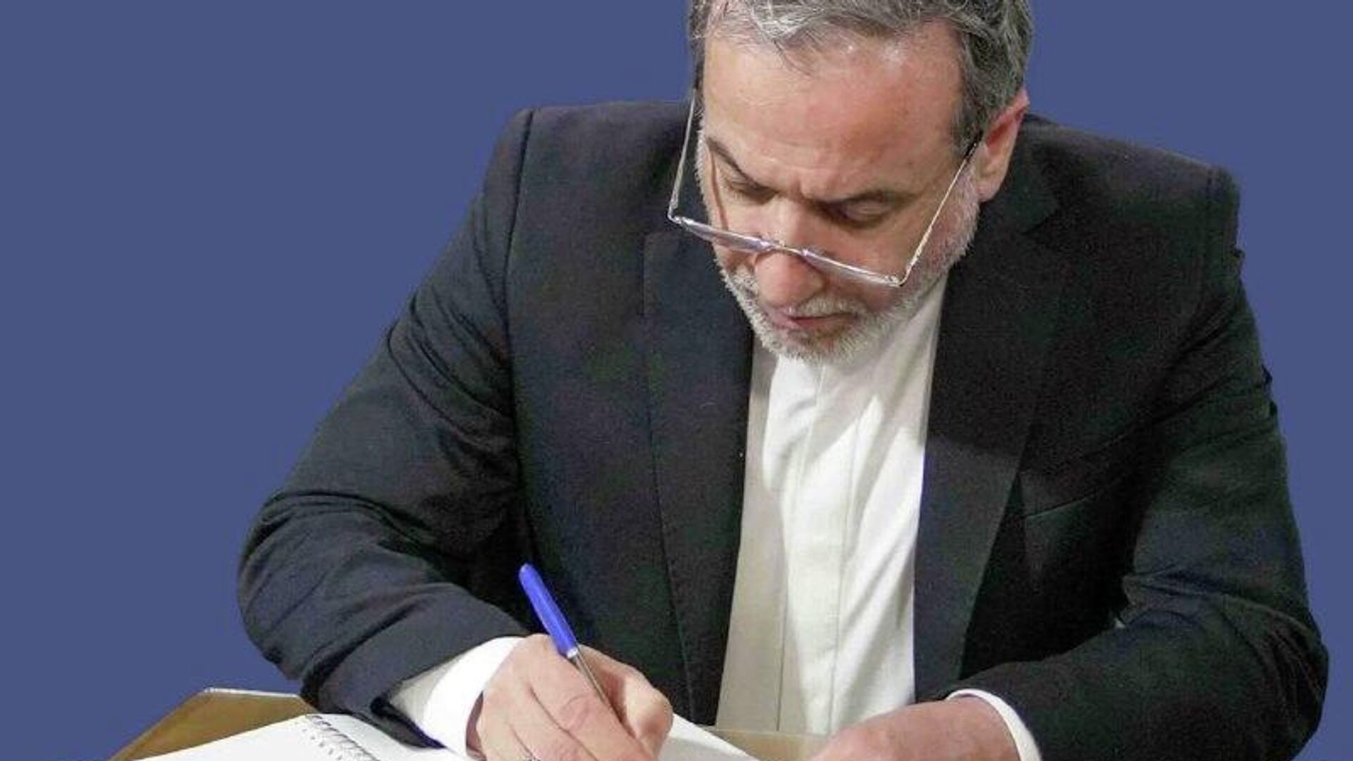 نامه عراقچی به همتایان و یادآوری مسئولیت مشترک جهانی برای محکومکردن رفتارهای خلاف قانون آمریکا علیه ایران نامه عراقچی به همتایان و یادآوری مسئولیت مشترک جهانی برای محکومکردن رفتارهای خلاف قانون آمریکا علیه ایران - اسپوتنیک ایران , 1920, 31.12.2025