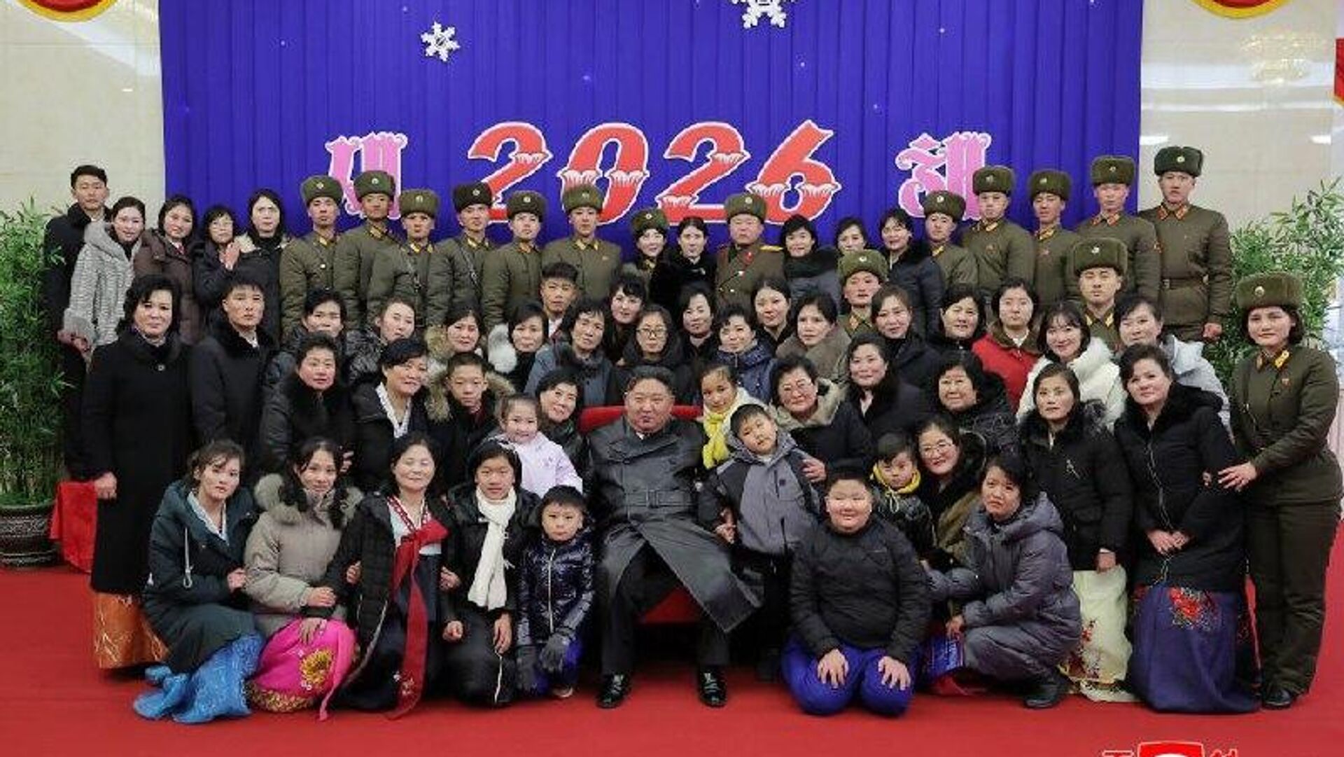 کیم جونگ اون به سربازان کره شمالی که در روسیه خدمت میکنند، ادای احترام کرد و «اتحاد شکستناپذیر» را مستحکمترخواند کیم جونگ اون به سربازان کره شمالی که در روسیه خدمت میکنند، ادای احترام کرد و «اتحاد شکستناپذیر» را مستحکمترخواند - اسپوتنیک ایران , 1920, 01.01.2026