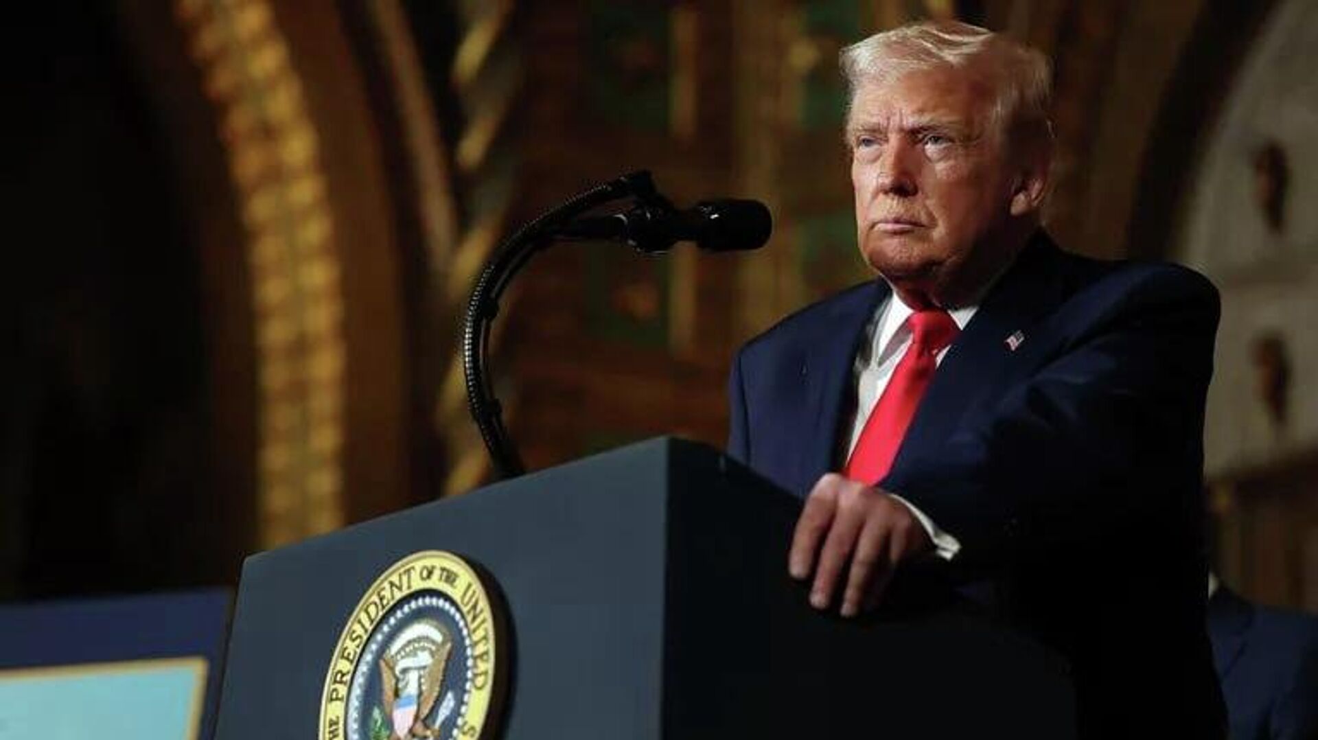 در بحبوحه گزارش‌های رسانه‌ها درباره وضعیت سلامتی ترامپ، وی اعتراف کرد که دست‌هایش را آرایش می‌کند - اسپوتنیک ایران  , 1920, 01.01.2026