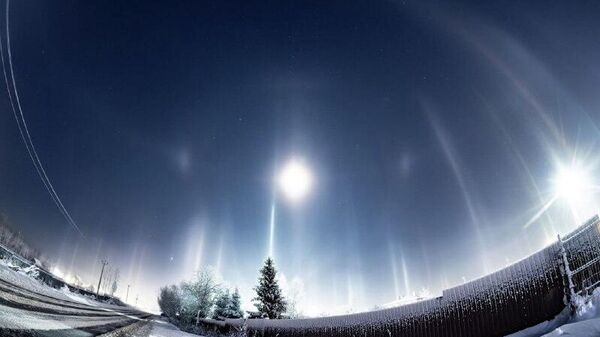 «ستون‌های نور» در منطقه لنینگراد مشاهده شد - اسپوتنیک ایران  