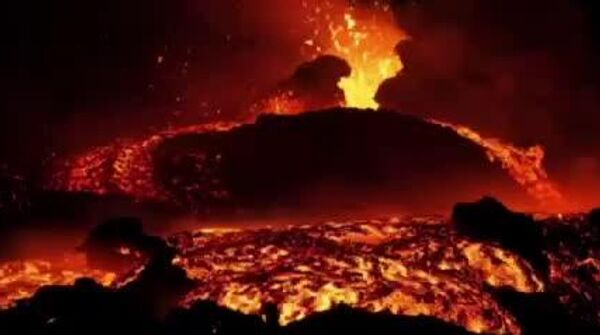 آتشفشان کوه اتنا در جزیره سیسیل ایتالیا دوباره فعال شد - اسپوتنیک ایران  