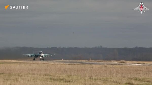 خدمه یک جنگنده بمب افکن سوخو-34 روسیه به تجمع سربازان و خودروهای زرهی اوکراینی در منطقه دونتسک حمله کردند - اسپوتنیک ایران  