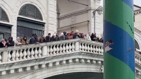 مسابقه سنتی قایقرانی «بفانا رگاتا» در بندر ونیز ایتالیا برگزار شد - اسپوتنیک ایران  