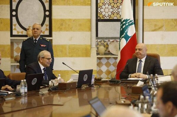 جلسه کابینه لبنان گزارش «کنترل تسلیحات» و واکنش ارتش اسرائیل را مورد بحث قرار خواهد داد - اسپوتنیک ایران  
