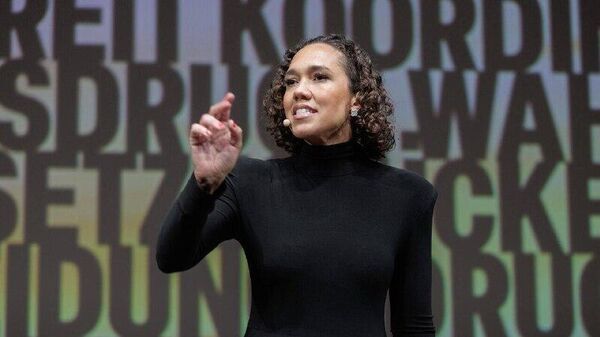 سیاستمداری که قول داد در صورت شکست در انتخابات کچل کند - اسپوتنیک ایران  