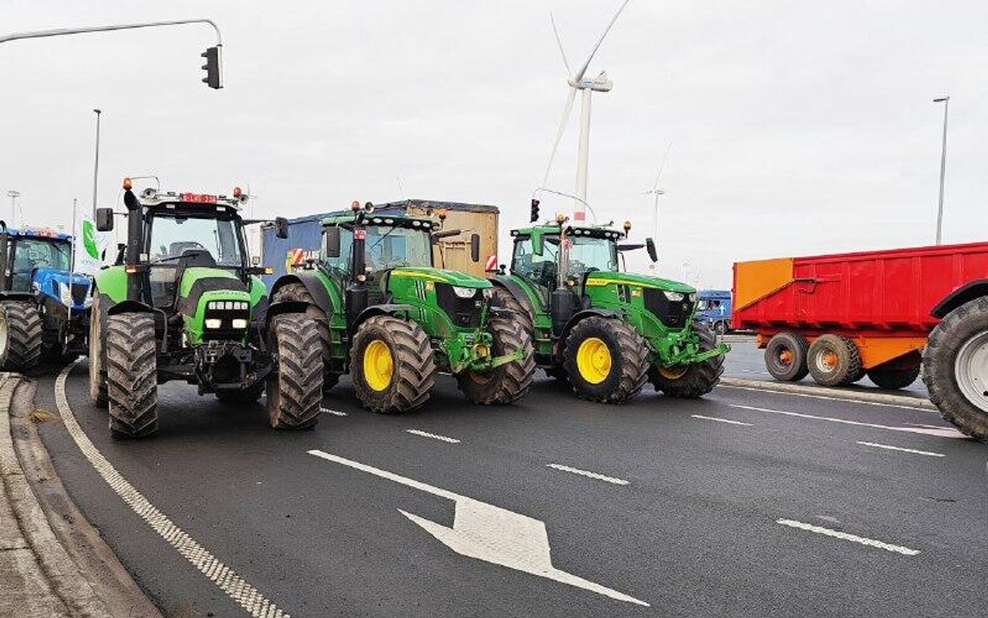 کشاورزان معترض در بلژیک بزرگراه‌ها را مسدود کردند - اسپوتنیک ایران  , 1920, 09.01.2026