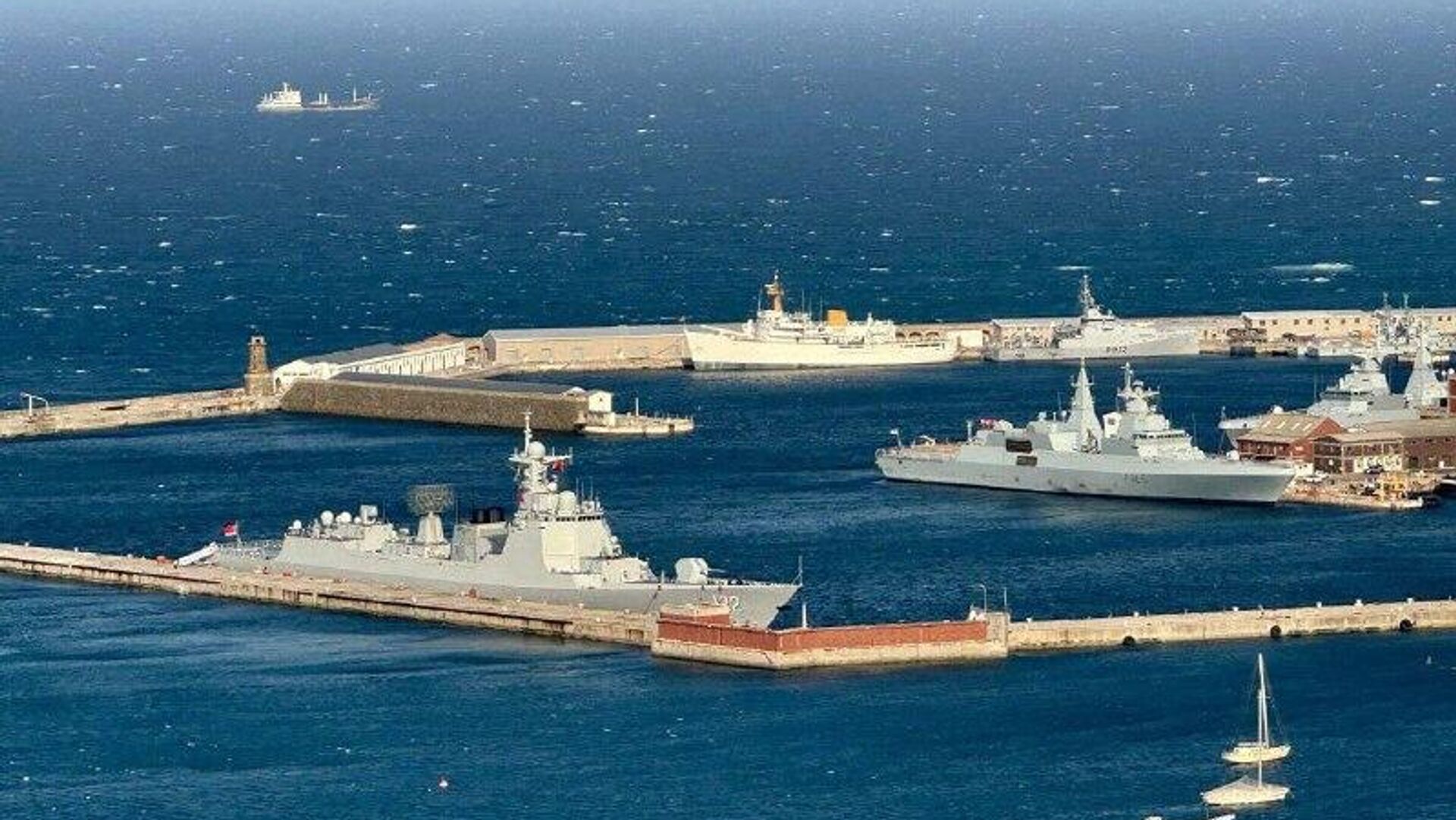 آغاز رزمایش مشترک دریایی یک هفتهای بین روسیه، چین، ایران و آفریقای جنوبی در نزدیکی کیپ تاون آغاز رزمایش مشترک دریایی یک هفتهای بین روسیه، چین، ایران و آفریقای جنوبی در نزدیکی کیپ تاون - اسپوتنیک ایران , 1920, 10.01.2026