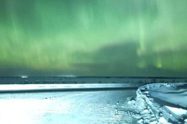 امواج بنفش زمردی شفقهای قطبی به دلیل طوفان مغناطیسی ضعیف، آسمان شمال روسیه را رنگین کرده است امواج بنفش زمردی شفقهای قطبی به دلیل طوفان مغناطیسی ضعیف، آسمان شمال روسیه را رنگین کرده است - اسپوتنیک ایران