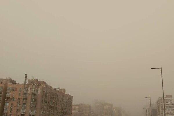 طوفان، گرد و بادهایی که سرعت آنها تا 60 کیلومتر در ساعت میرسد، موجی از هوای نامساعد را ایجاد کرده است طوفان، گرد و بادهایی که سرعت آنها تا 60 کیلومتر در ساعت میرسد، موجی از هوای نامساعد را ایجاد کرده است - اسپوتنیک ایران