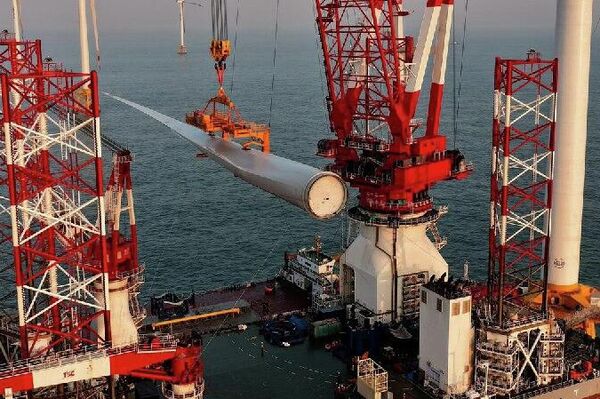 رکورد جدید: چین اولین توربین بادی فراساحلی 20 مگاواتی جهان را نصب کرد - اسپوتنیک ایران  