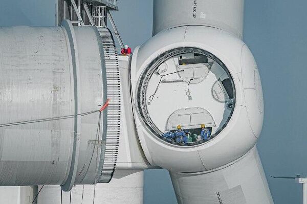 رکورد جدید: چین اولین توربین بادی فراساحلی 20 مگاواتی جهان را نصب کرد - اسپوتنیک ایران  