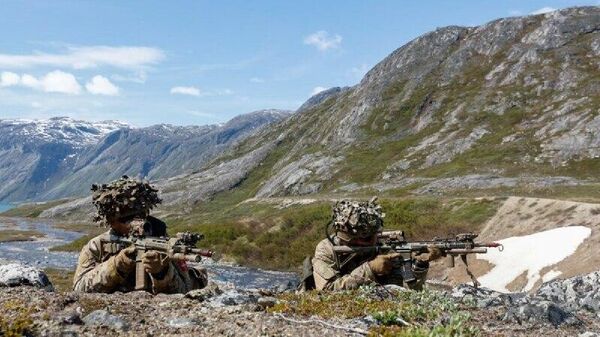 نخست وزیر سابق گرینلند: اگر قرار بود امروز بین ایالات متحده و دانمارک یکی را انتخاب کنیم، دانمارک را انتخاب می‌کردیم - اسپوتنیک ایران  