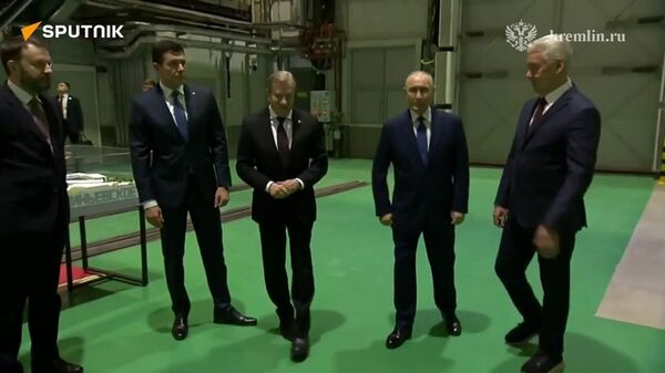 پوتین وارد ایستگاه قطار امینیفسکویه شد و از نمایشگاهی درباره فناوری‌های بدون راننده غیرنظامی بازدید می کند - اسپوتنیک ایران  