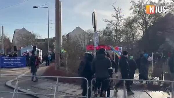 برگزاری تظاهرات طرفداران فلسطین و طرفداران اسرائیل در منطقه کونویتز لایپزیگ در آلمان - اسپوتنیک ایران  