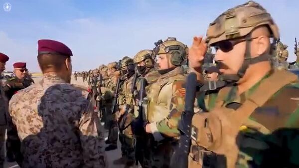 وزارت دفاع عراق: ایالات متحده از پایگاه هوایی عین الاسد خارج شده و آن را تحت کنترل کامل نیروهای مسلح عراق قرار داده است - اسپوتنیک ایران  