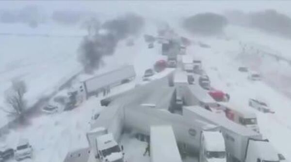 حدود 100 خودرو در میشیگان آمریکا دچار یک تصادف بزرگ شدند - اسپوتنیک ایران  