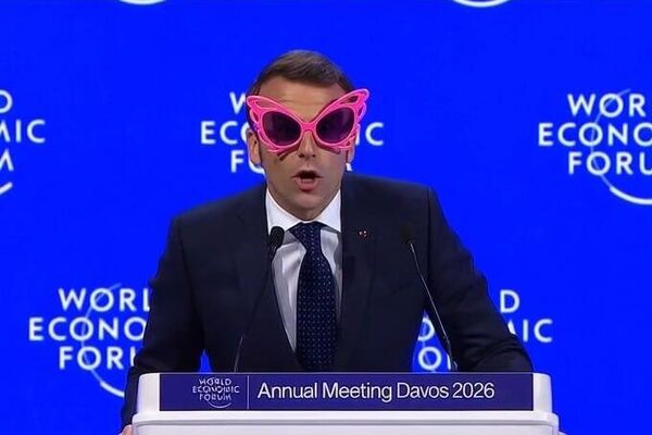 کاربران اینترنت، حضور مکرون در مجمع جهانی اقتصاد در داووس با عینک آفتابی را به سخره گرفتند کاربران اینترنت، حضور مکرون در مجمع جهانی اقتصاد در داووس با عینک آفتابی را به سخره گرفتند - اسپوتنیک ایران