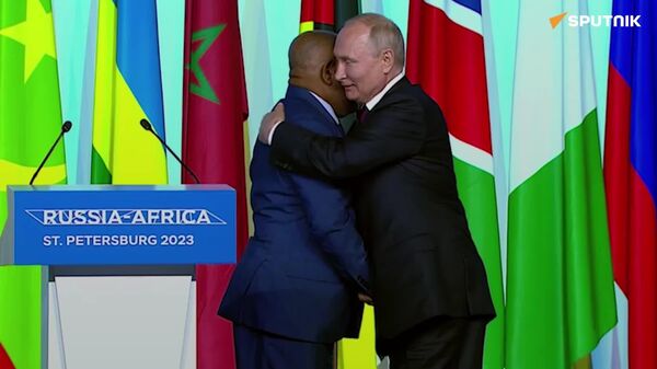 امروز روز جهانی در آغوش گرفتن همدیگر است - اسپوتنیک ایران  