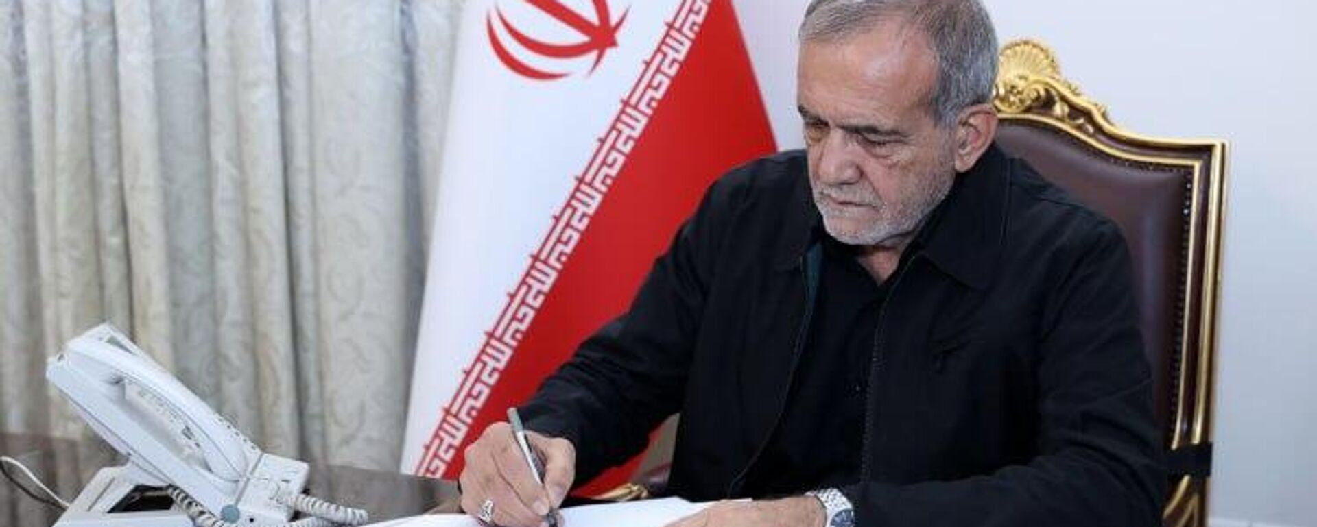 رئیس‌جمهور ایران: آنچه در هفته‌های گذشته بر همه ما سپری شد آزمونی سخت و دشوار بود که رنج عمیقی از خود برجای نهاد - اسپوتنیک ایران  , 1920, 22.01.2026