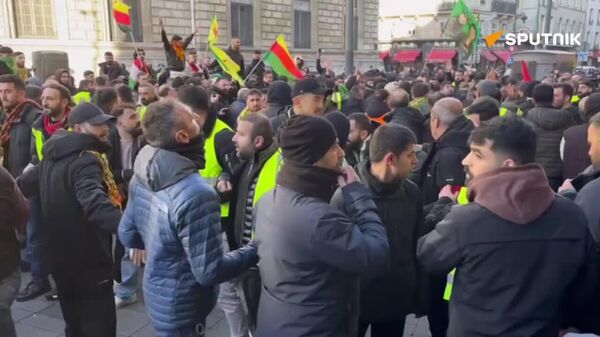 تظاهراتی در همبستگی با کردهای روژاوا در پاریس در حال برگزاری است - اسپوتنیک ایران  