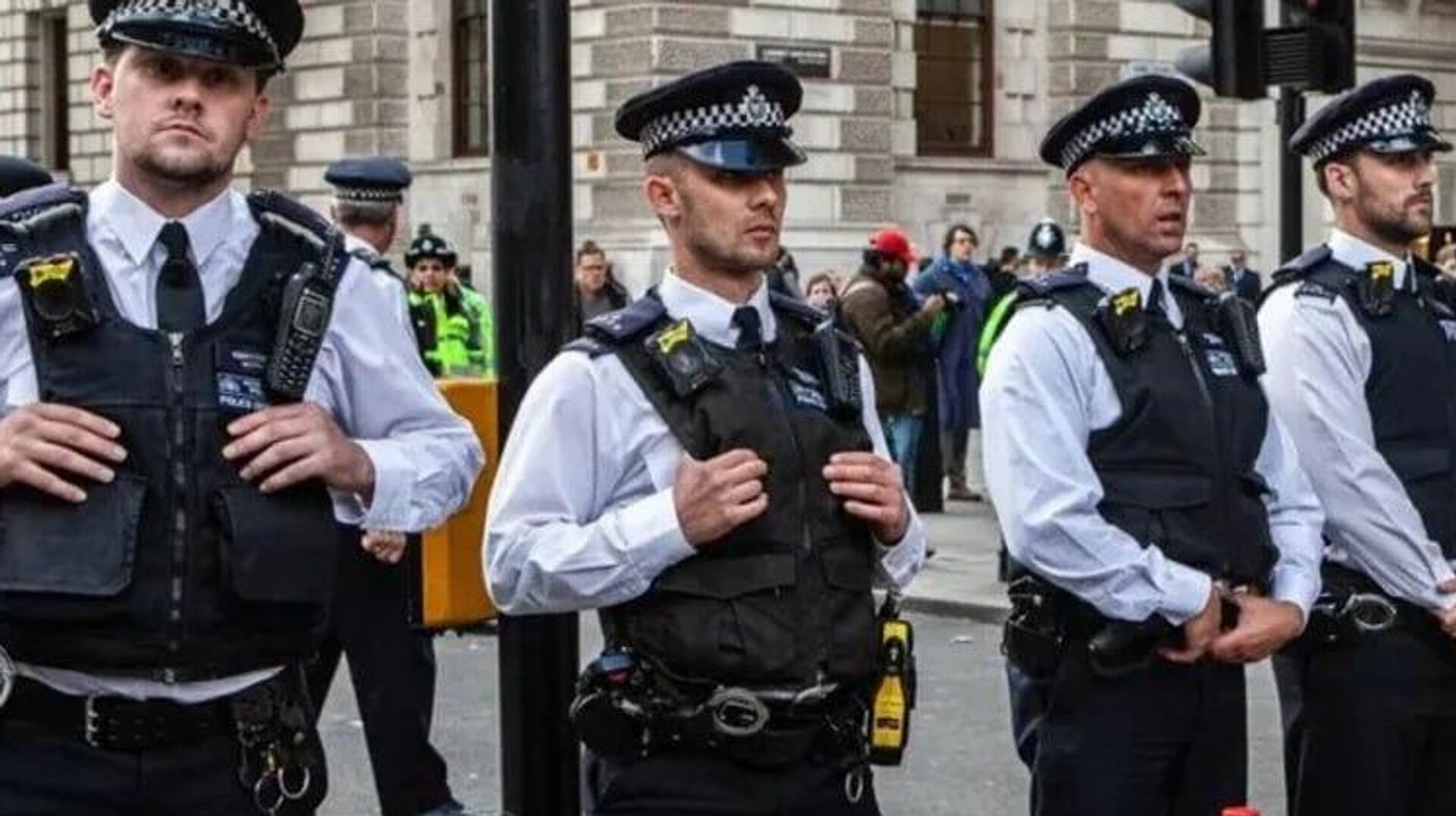 بریتانیا با افزایش شدید نرخ جرم و جنایت، گام دیگری برای ایجاد «افبیآی بریتانیا» برمیدارد بریتانیا با افزایش شدید نرخ جرم و جنایت، گام دیگری برای ایجاد «افبیآی بریتانیا» برمیدارد - اسپوتنیک ایران , 1920, 25.01.2026