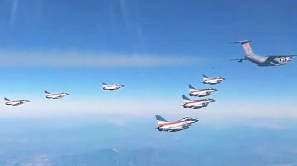 حضور تیم آکروجت نیروی هوایی خلق چین در نمایشگاه هواپیمایی سنگاپور - اسپوتنیک ایران  