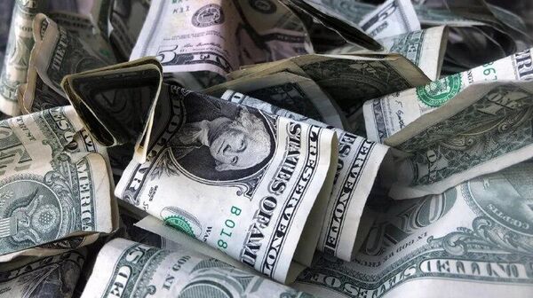 رسانه: معامله‌گران روی سقوط نرخ دلار آمریکا شرط‌بندی‌های بی‌سابقه‌ای کرده‌اند - اسپوتنیک ایران  