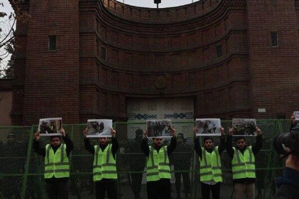 تجمع بسیج دانشجویان ایرانی در مقابل سفارت فرانسه در اعتراض به تروریستی خواندن سپاه تجمع بسیج دانشجویان ایرانی در مقابل سفارت فرانسه در اعتراض به تروریستی خواندن سپاه - اسپوتنیک ایران