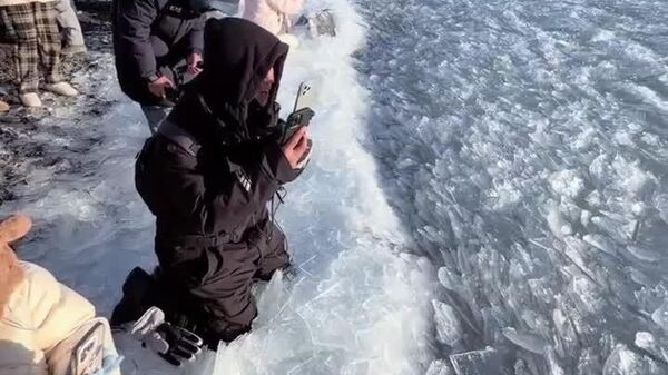 دریاچه یخ زده سایرام در منطقه خودمختار سین کیانگ اویغور چین - اسپوتنیک ایران  