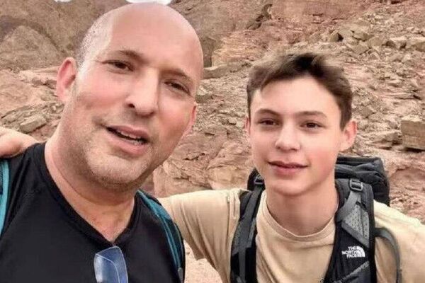 پسر نفتالی بنت در میان «قربانیان اعتراضات» در ایران دیده می‌شود - اسپوتنیک ایران  