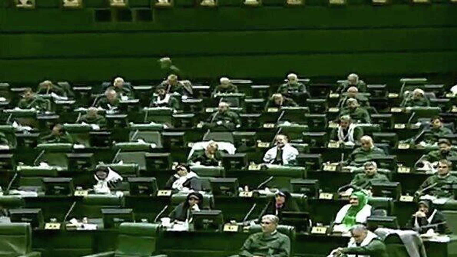 نمایندگان مجلس در حمایت از سپاه پاسداران انقلاب اسلامی سبزپوش شدند نمایندگان مجلس در حمایت از سپاه پاسداران انقلاب اسلامی سبزپوش شدند - اسپوتنیک ایران , 1920, 01.02.2026