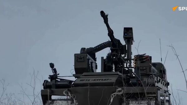 رئیس ستاد تیپ با علامت تماس ملوان: یک گروهان از سیستم‌های رباتیک زمینی در تیپ شناسایی و تهاجمی الکساندر نفسکی استفاده می‌کند - اسپوتنیک ایران  