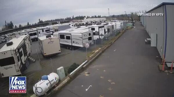 انفجاری در اورگان آمریکا سقف یک ساختمان کارخانه را از جا کند و بنا به گزارش‌ها به چندین خانه مجاور آسیب رساند - اسپوتنیک ایران  