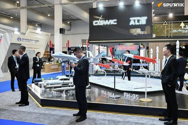 سامانه موشکی جدید روسی «سارما» و دیگر محصولات نمایشگاه جهانی دفاع در ریاض سامانه موشکی جدید روسی «سارما» و دیگر محصولات نمایشگاه جهانی دفاع در ریاض - اسپوتنیک ایران